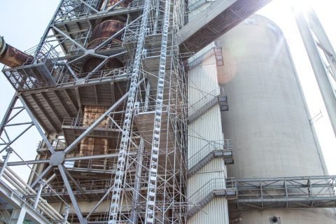 Индустриално скеле Layher – монтаж в екстремни условия