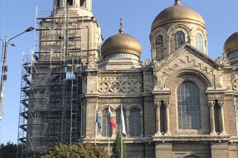 Интегрирано решение от скеле при партньорството на Стройрент с Лайер ЕООД за ремонта на Храм “Успение Богородично” във Варна