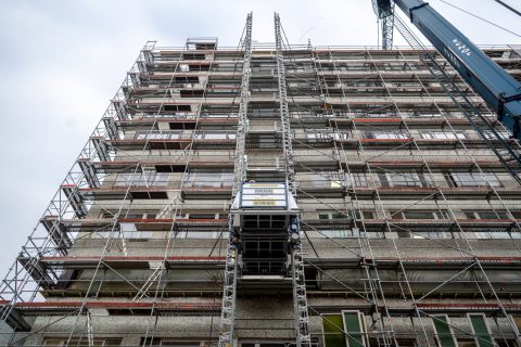 Системи скеле Layher за ремонт на университетска болница