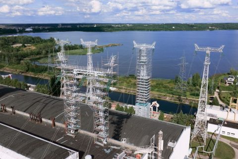 Модулно скеле Layher Allround за поддръжка на електрически стълбове за високо напрежение