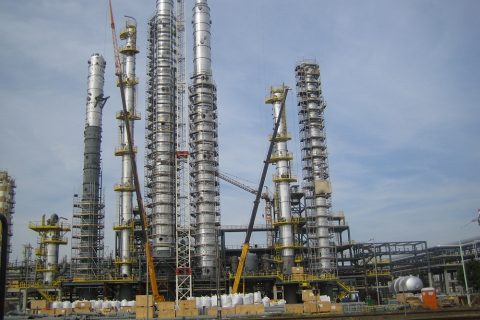 Модулно скеле Layher Allround при изграждането на завод за производство на суровини за изкуствен каучук