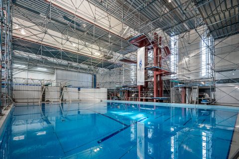 Обемно скеле Layher Allround за изграждане на икономична конструкция за безопасна работа на голяма височина